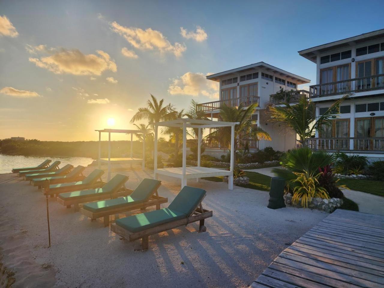 Aruna Resort & Villas サン・ペドロ エクステリア 写真